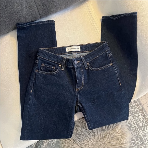 Aritzia❣️Denim Forum Tilda Curve-fit straight jeans - Picture 2 of 13